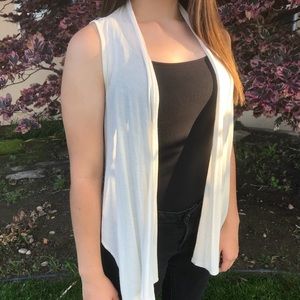 Rue21 Daisy Sleeveless Cardigan